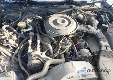 1985 Lincoln Town Car z USA, uszkodzony, nr VIN 1LNBP96F8FY602123